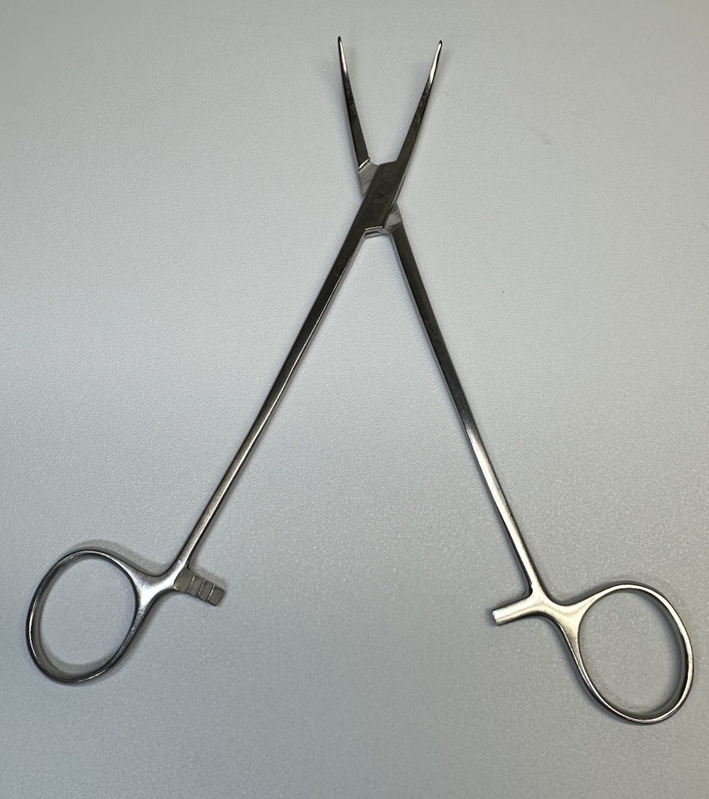 V. Mueller MO1700 Boettcher-Schnidt Slightly Curved Tonsil Artery Forceps #13 Pc