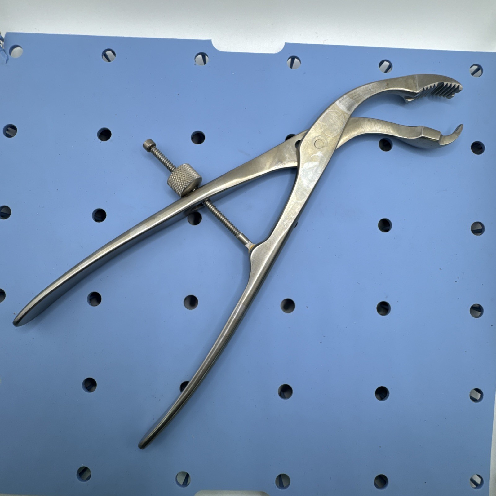 Richards 71170046 Smith & Nephew Surgical Self-Centering Holding Forceps, 240mm
