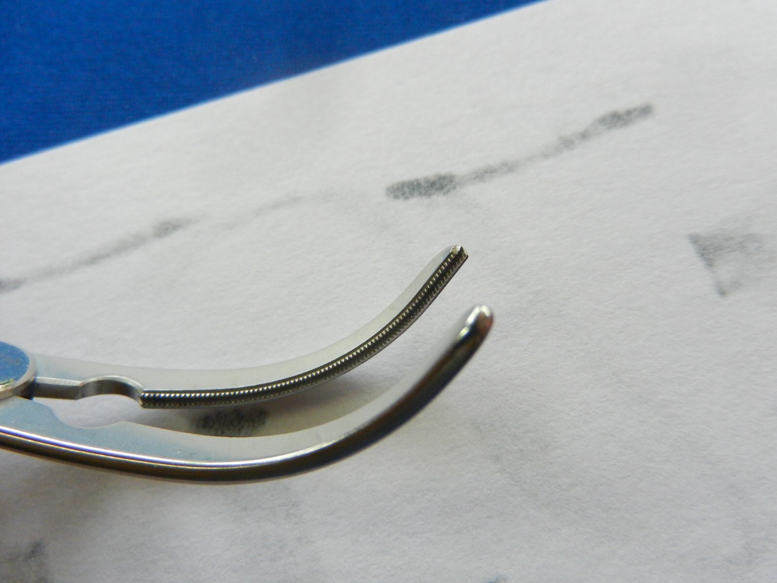 E2523 Jarit 320-127 Glover Straight DeBakey Teeth Bulldog Clamp