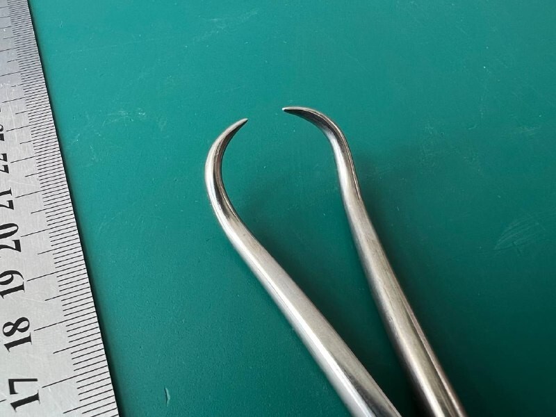 Aesculap FO118 Reposition Forceps, curved, 200 mm (7 7/8″), jaw: 1 x 1 teeth