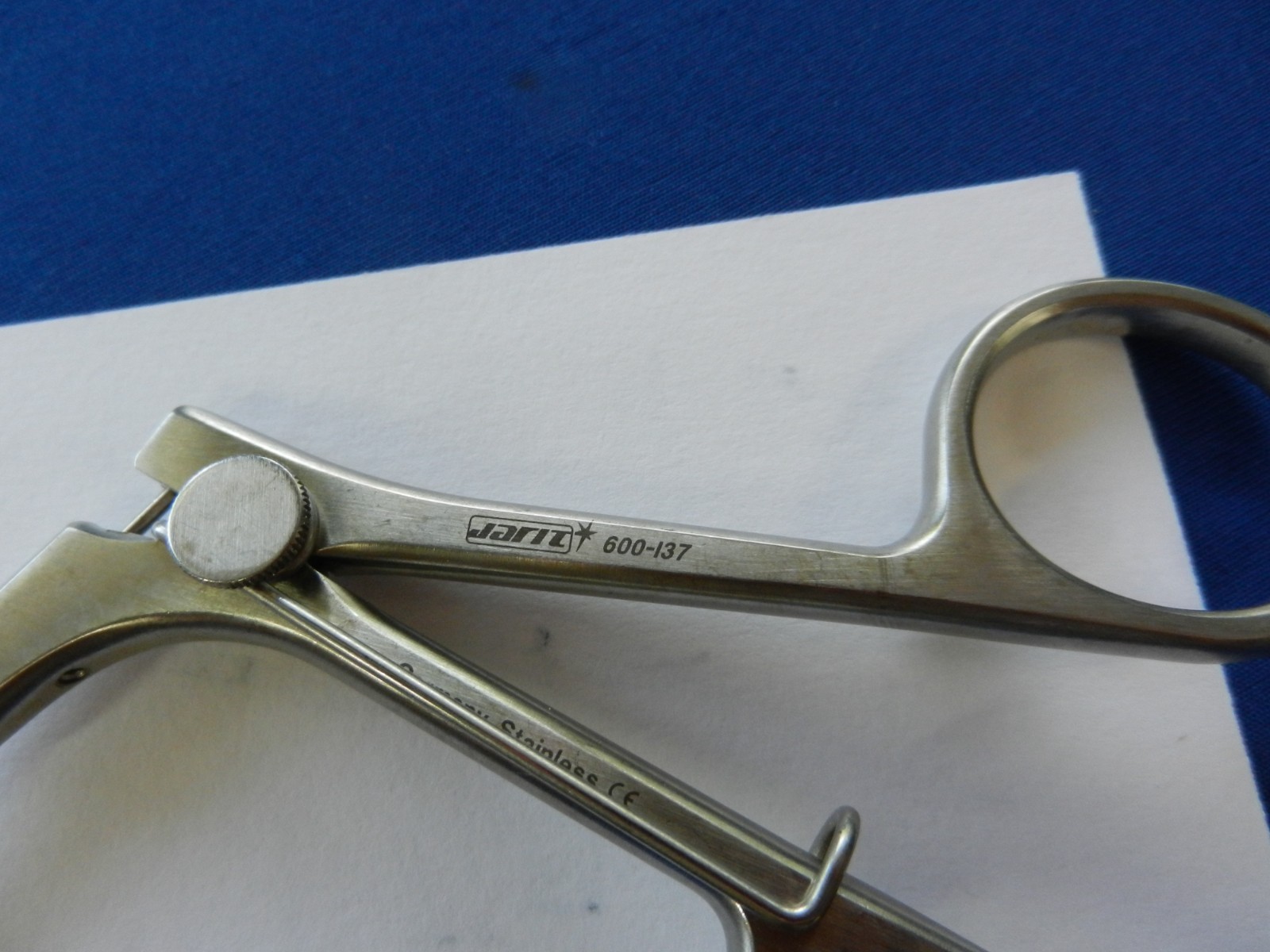 E7442 Jarit 600-137 Insulated Straight 2×3 Teeth Claw Forceps 32.5cm