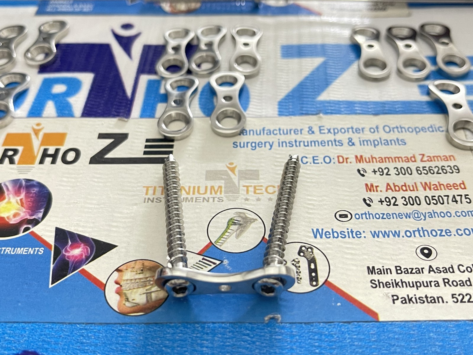 Eight-Plate with 4mm Cannuläted Cäncellous Screws (40 Pcs),Stainless Steel 316L