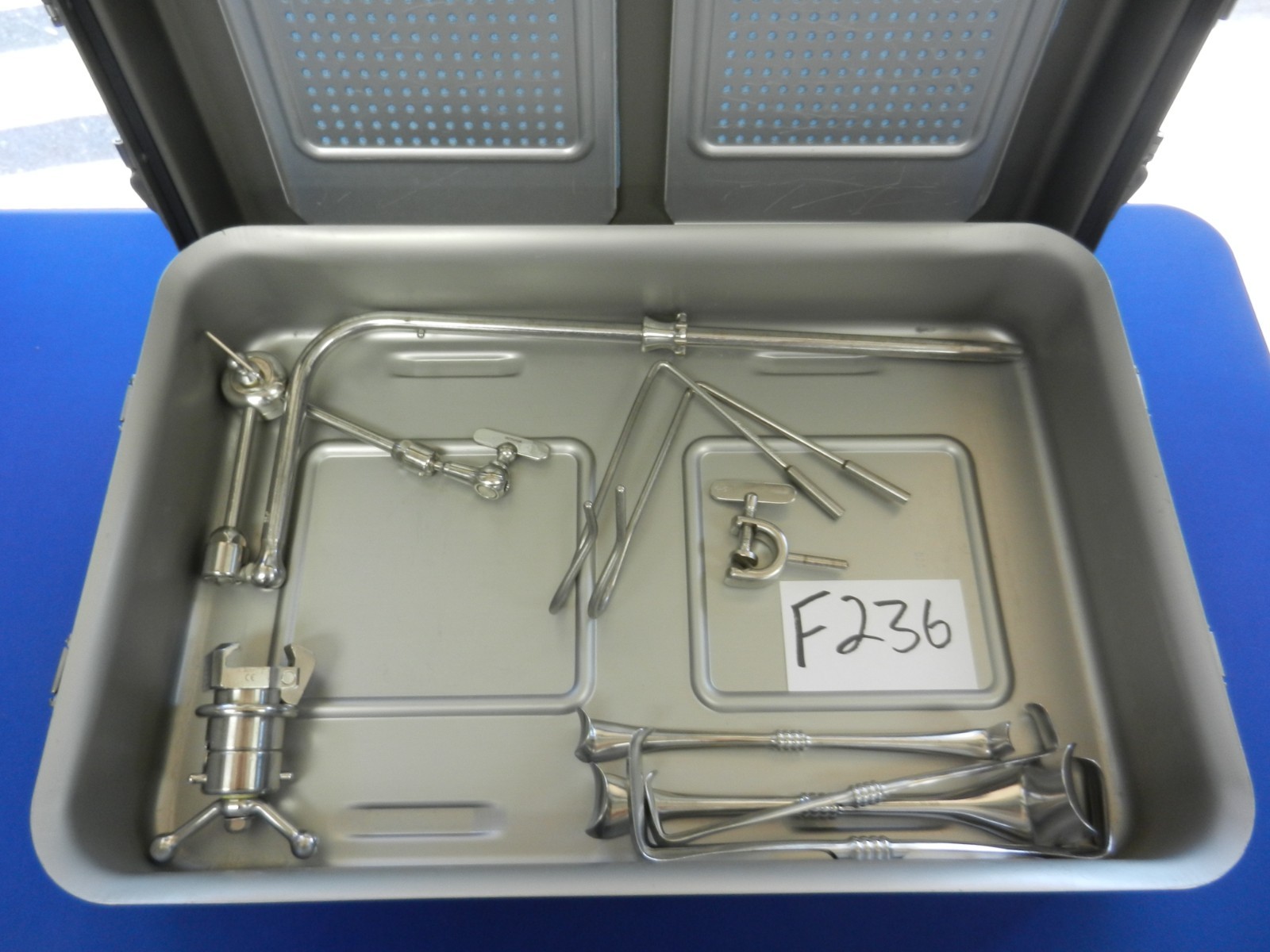 F236 Automated Medical Products Corp. Iron Intern 22″ Retractor System