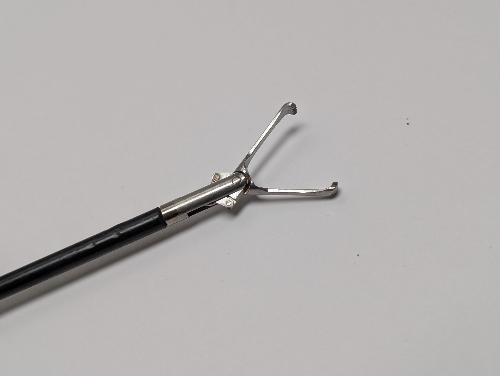 2 pcs. Assorted Surgical Instrument Grasping Forceps (USED).