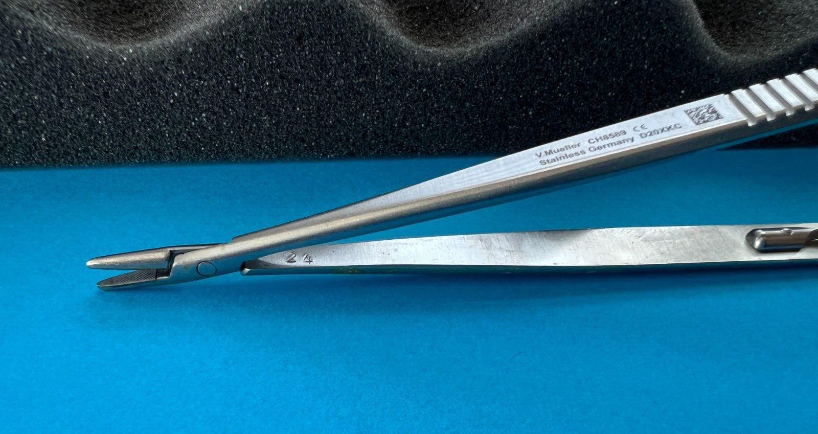 V. Mueller CH8589 MICRO Needle Holder TC Vital™ 8-3/4″ with Lock (EN-195)