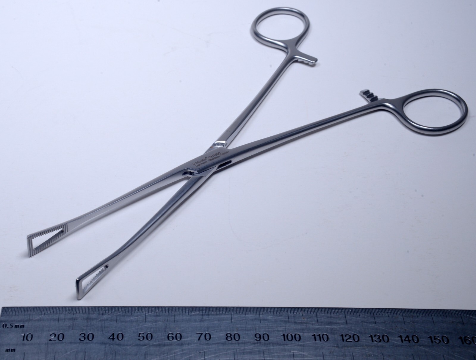 V. Mueller #CH1590 Pennington Tissue Holding Forceps 8″ Stainless Surgical