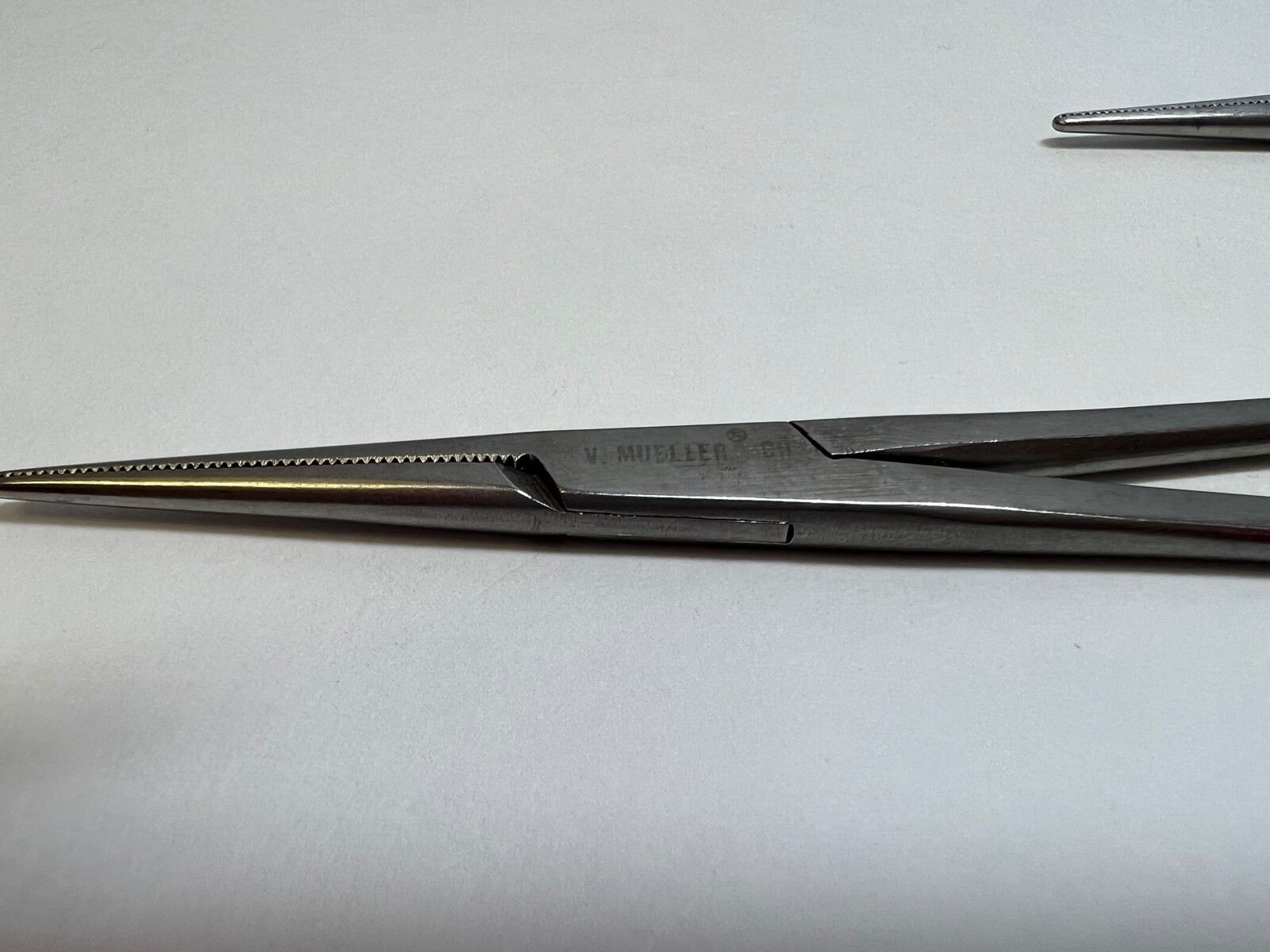 Lot Of 5 V. Mueller Crile Hemostatic Straight Serrated Jaw Forceps