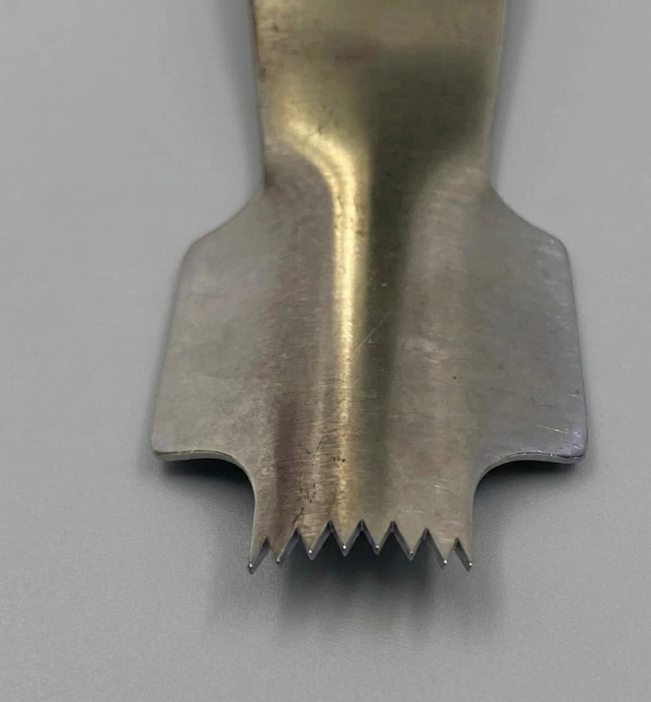 Innomed T1004 Goldstein Glenoid Neck Retractor Convex Teeth 18mm x 36mm x 8.5