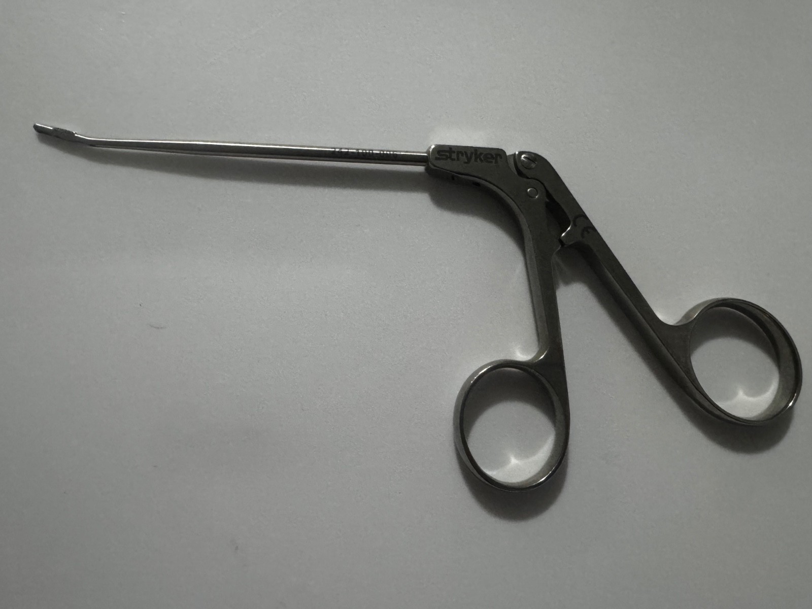 Stryker 2.1mm Blunt Nose Upward Forcep Model 242-100-006
