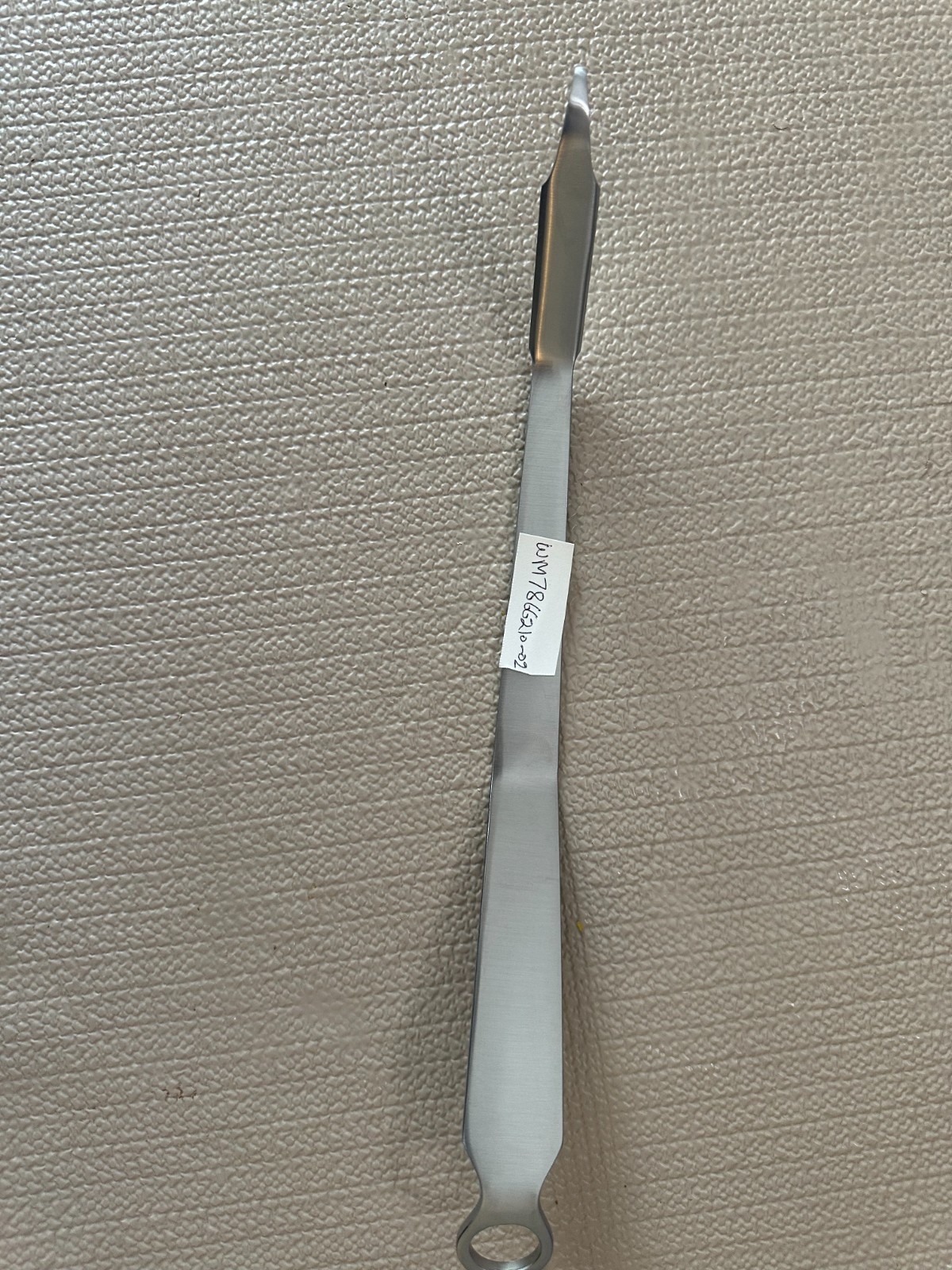Single Prong Bent Hohman Retractors Overall Length 12.5”, Tip Length 3”, Blade W