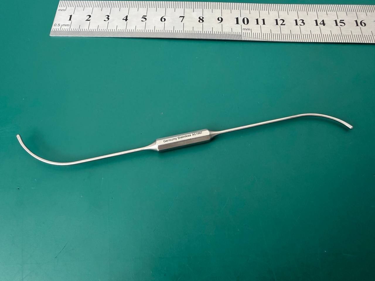 Jarit 475-333 Barr Fistula Probe, Double-Ended, Probe Tip, Curved, 5-1/2″