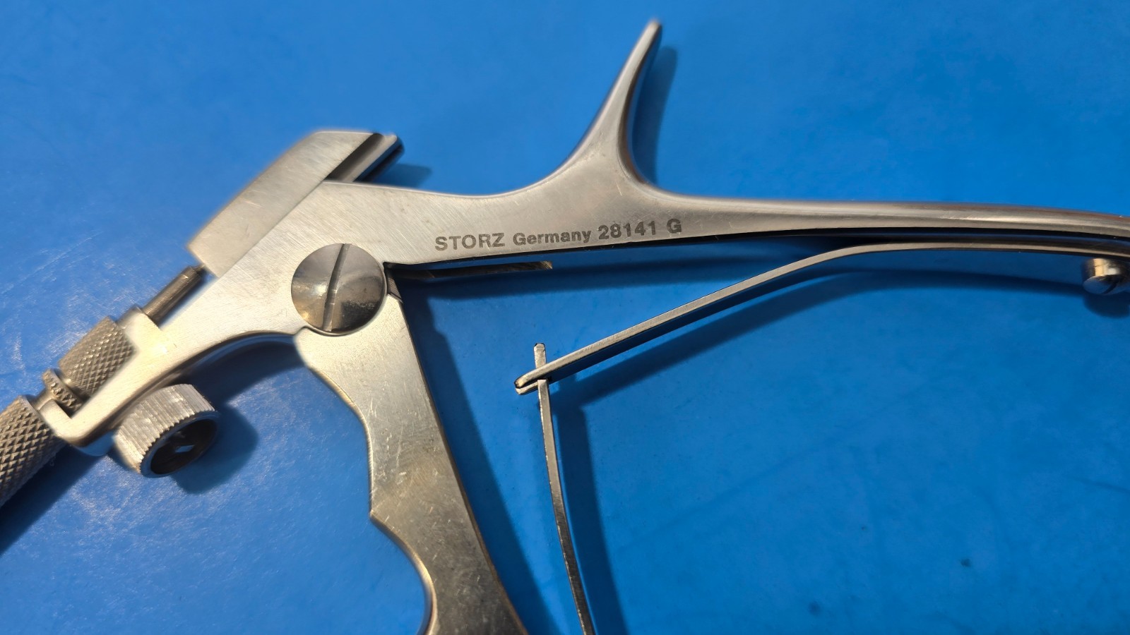 Karl Storz 28141G Orthopedic Kerrison Rongeurs 1mm 7″ Shaft 90* Rotating Shaft