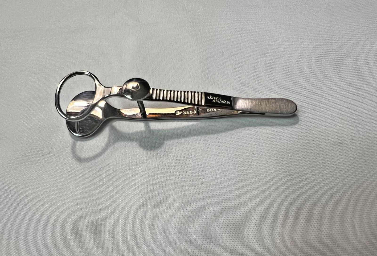 Storz E2604 Demarres Chalazion Forceps 24mm Lower & 12x20mm Upper Plates 3.6″ L