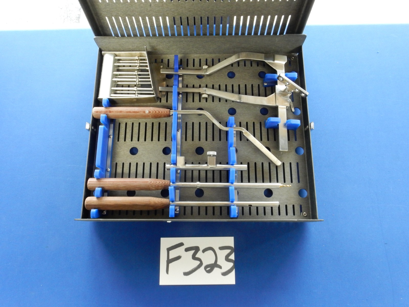 Koros Anterior Spine Retractor/Distractor Set