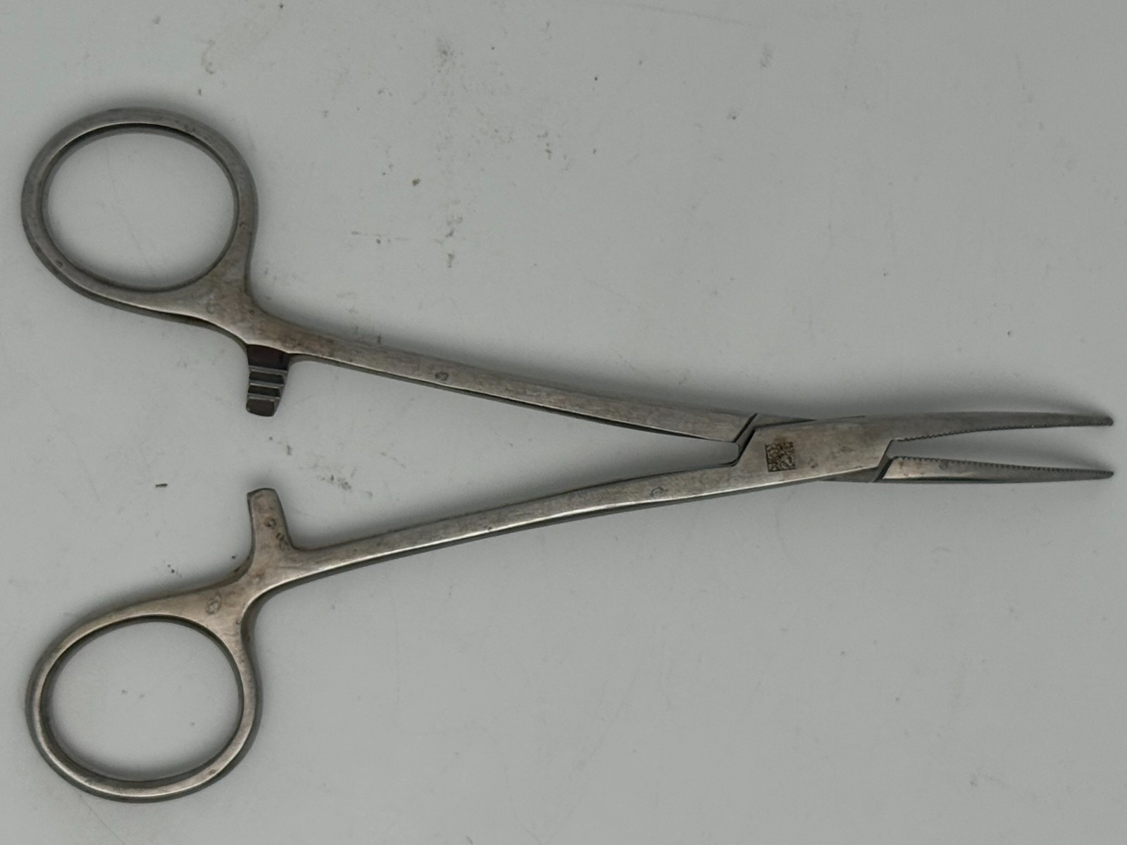 V. Mueller SU2735 Crile Forceps 5½” Curved Stainless Steel Surgical