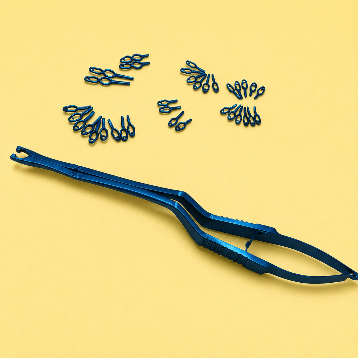 Lot of 38 PCs Neurosurgery Aneurysm Clips with Applicator