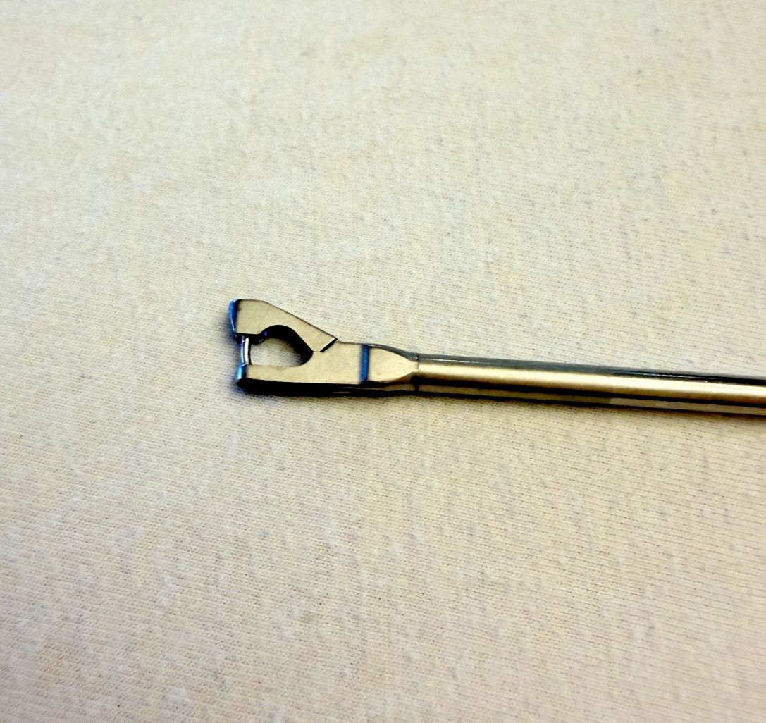 Conmed Linvatec Schutt 18.1009 4.0 mm Slotted Suture Punch, Right