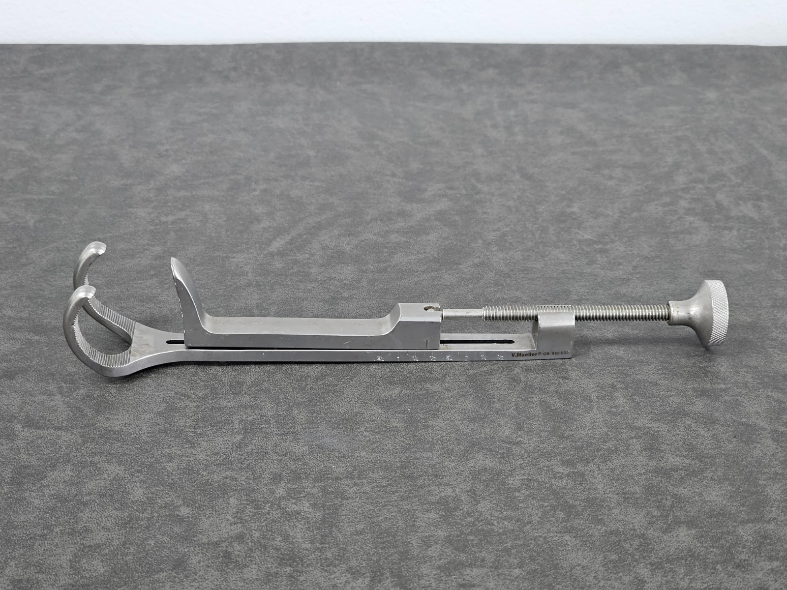 V. Mueller Lowman Bone Grasping Clamp Grasping Forceps OS910-032
