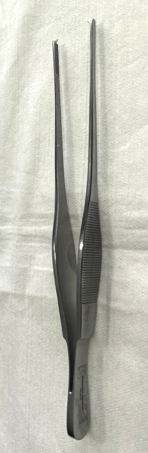 V. Mueller SU 2526 Heaney tissue forceps, size 7 1/2″, 2 X 1 teeth gripping tip