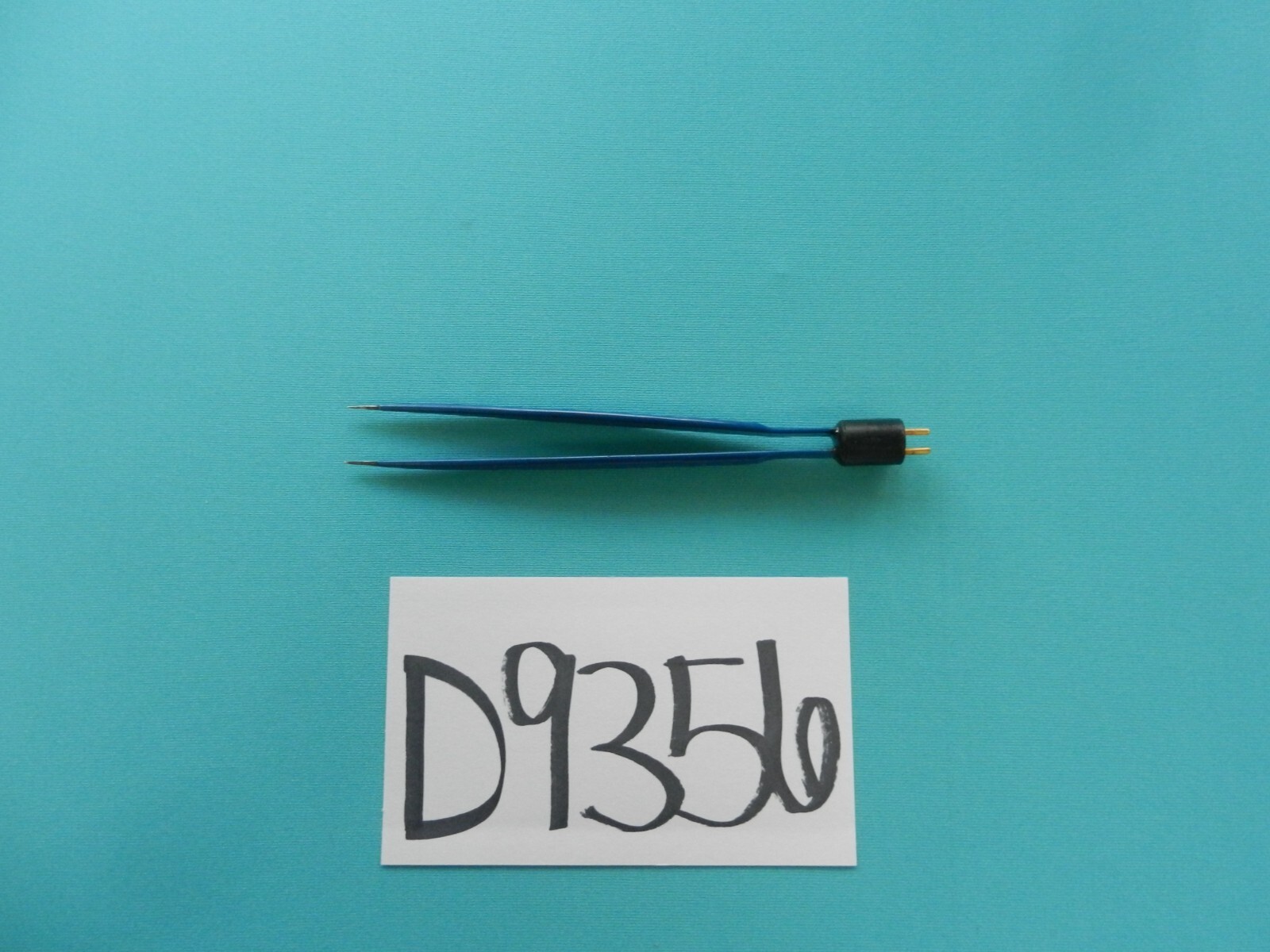 D9356 Kirwan Cushing 0.7mm Straight Bipolar Forceps 15.2cm 10-2100AU