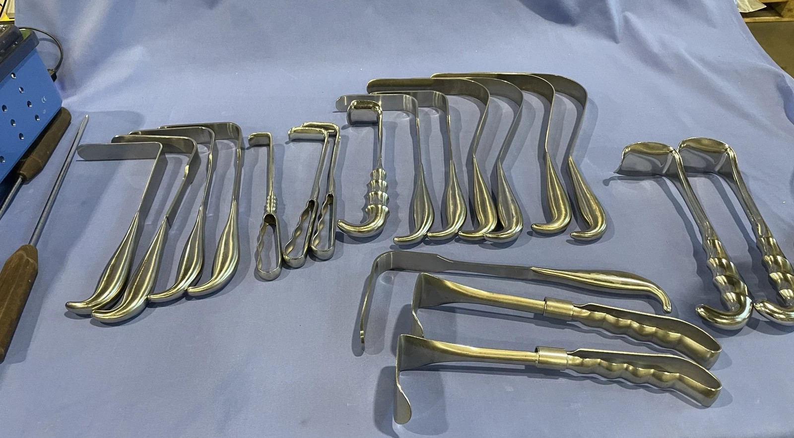 LOT OF 21 Retractors – Richardson, Deaver, Kelly, Farabeuf, Senn w/ Storz Case