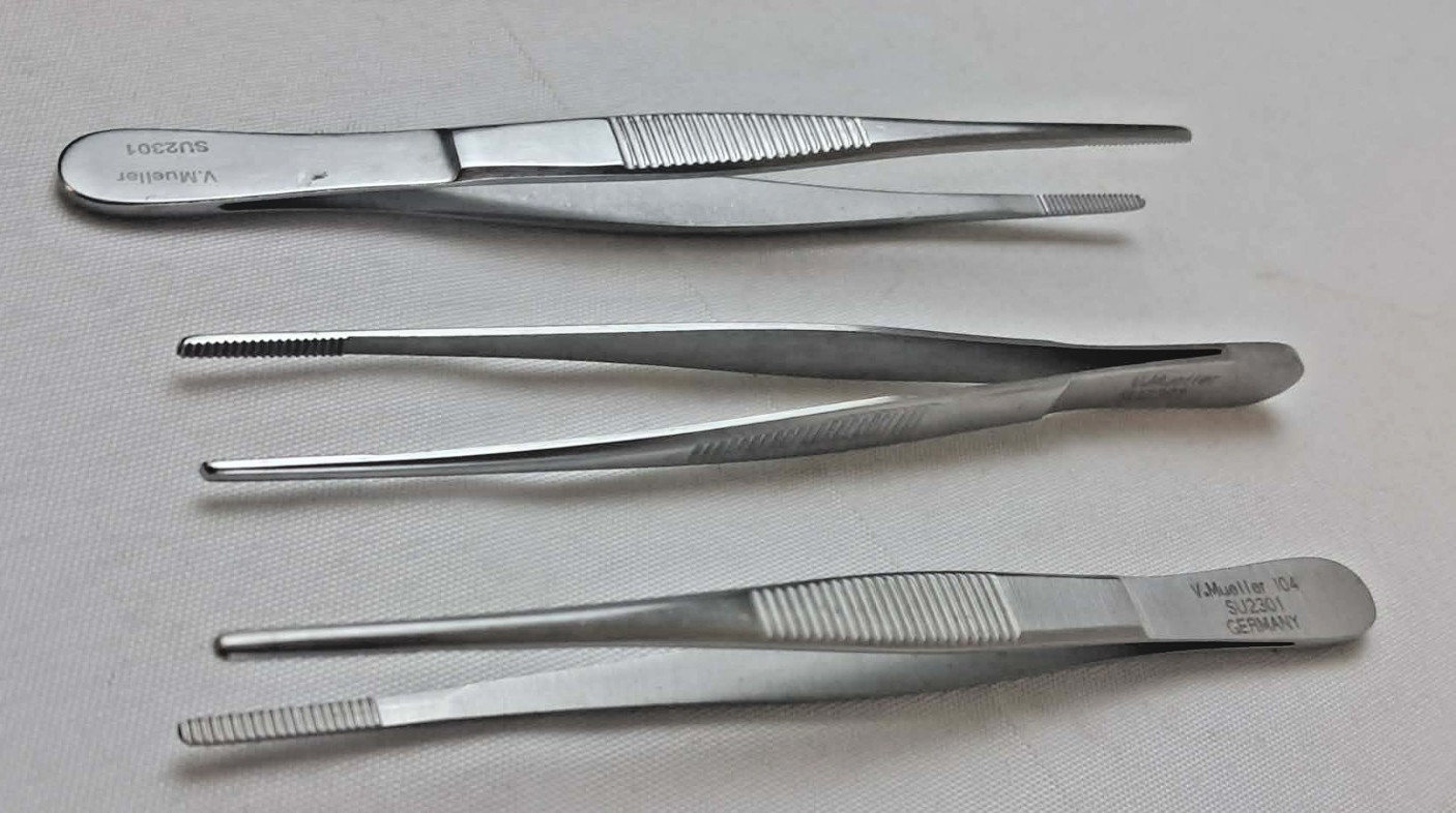 Lot of 3 V. Mueller SU2301 Dressing Forceps 5″ Serrated