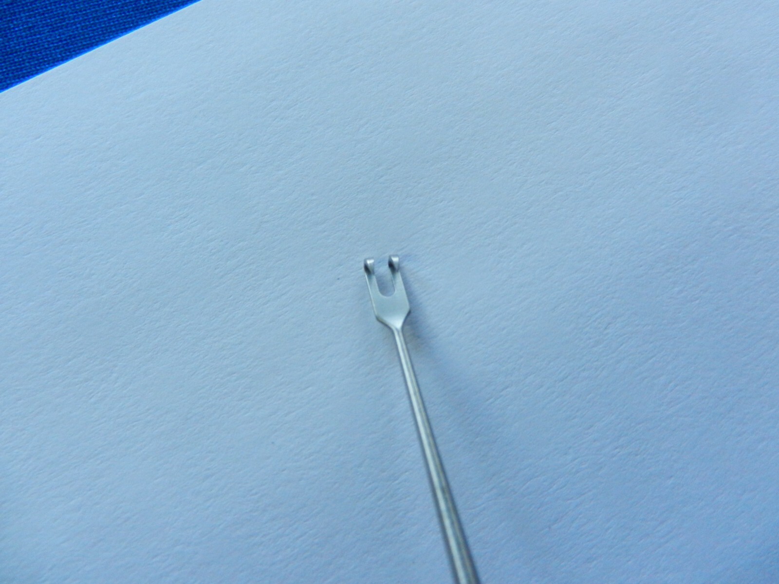 E107 Padgett Surgical Guthrie 3.0mm 2 Prong Sharp Hook P5225