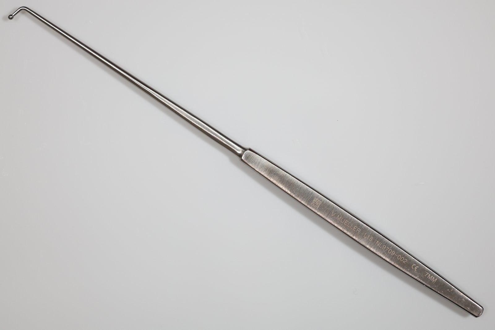 V Mueller NL909-002 McCulloch Orthopedic Ball-Tipped Probe, Angled, 7mm, 9-3/8in