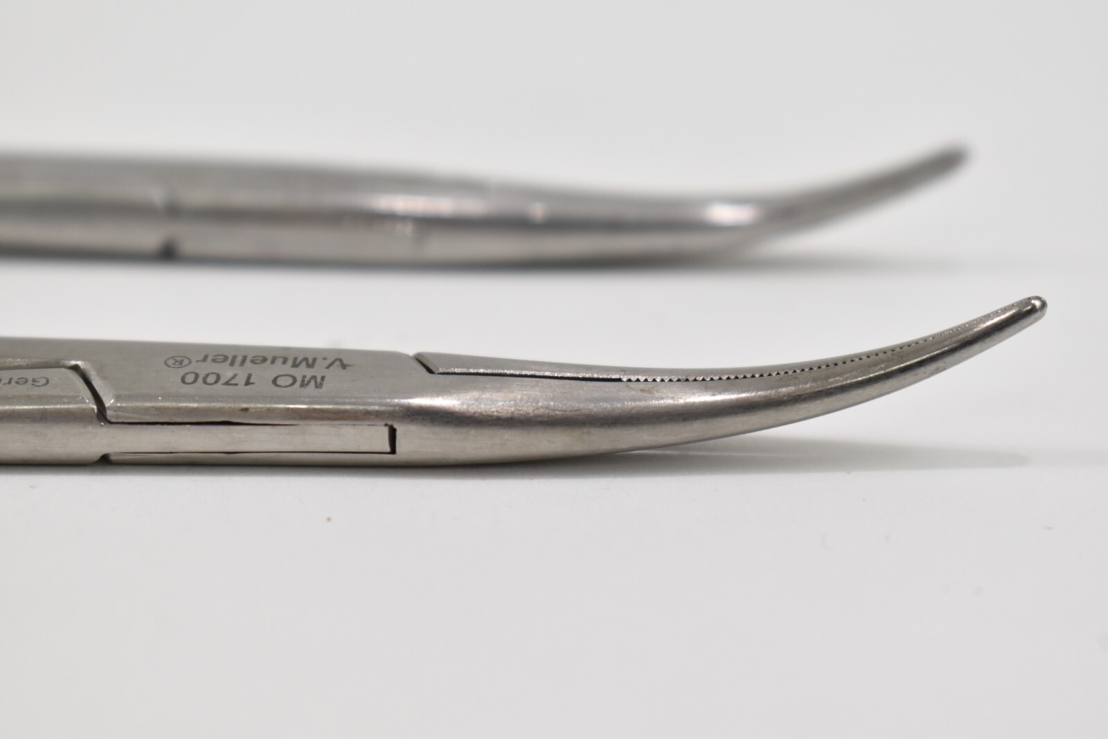4 PCS V. Mueller Surgical Medical Forceps QTY 2: MO 1700 and QTY 2: SU 5001