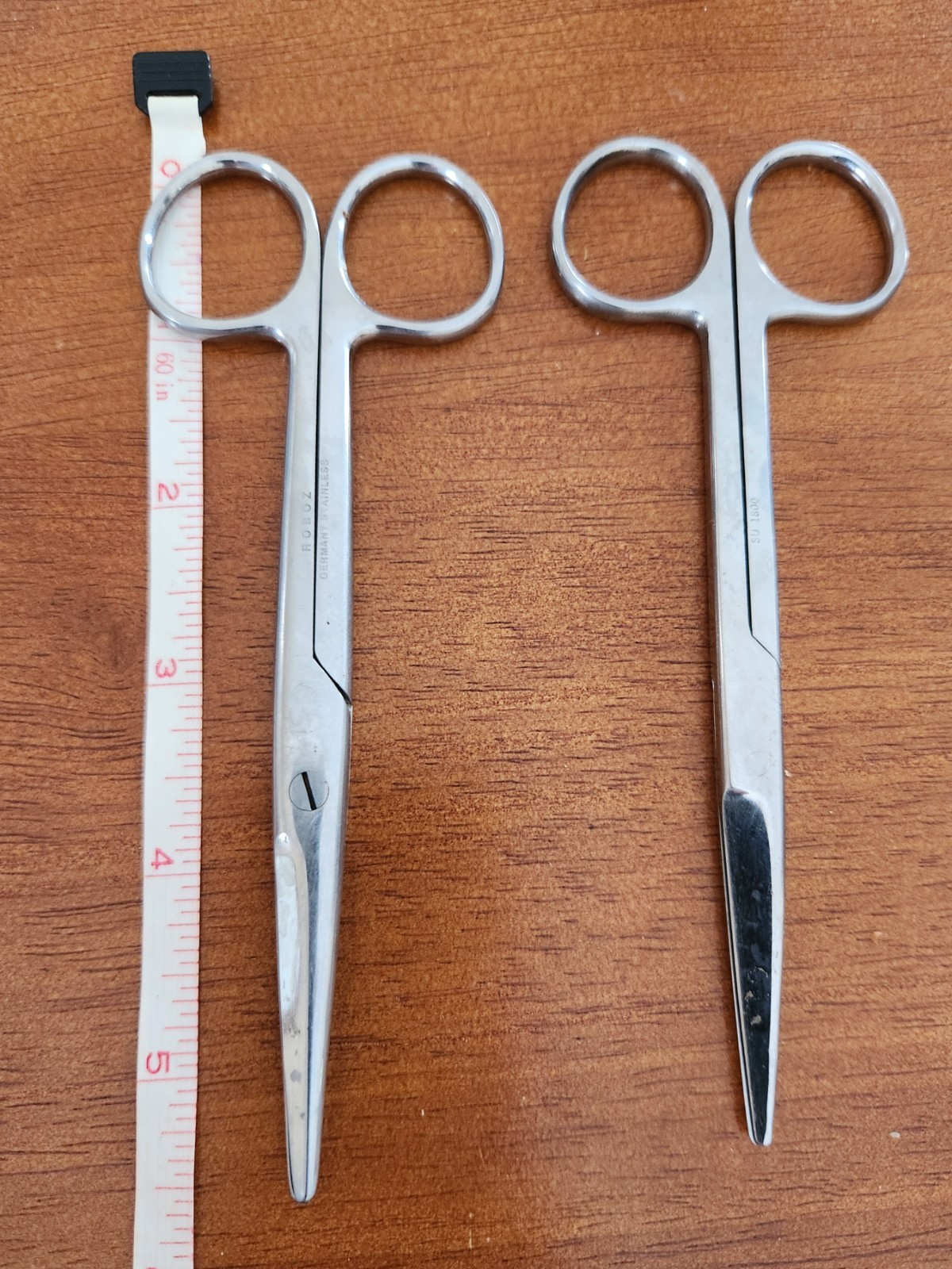 Lot of 2 – V. Mueller SU1800 Straight Mayo & ROBOZ Dissecting Scissors 5.5″