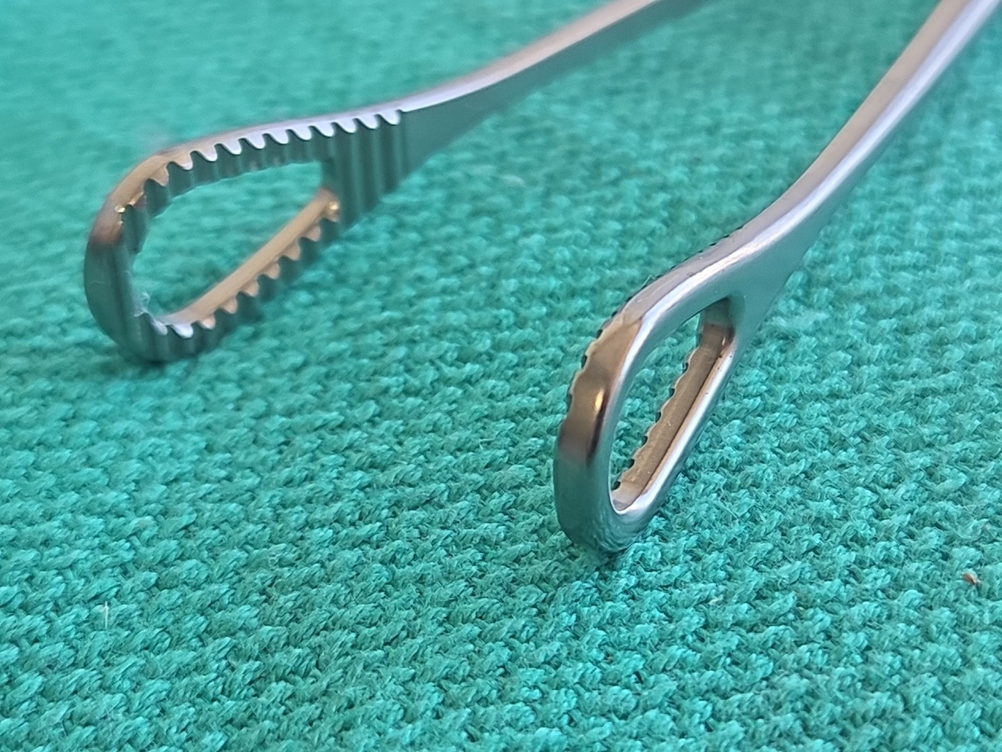 Aesculap BF122R Foerster Sponge Forceps Foerster-Ballenger Oval Ring 10-1/2″