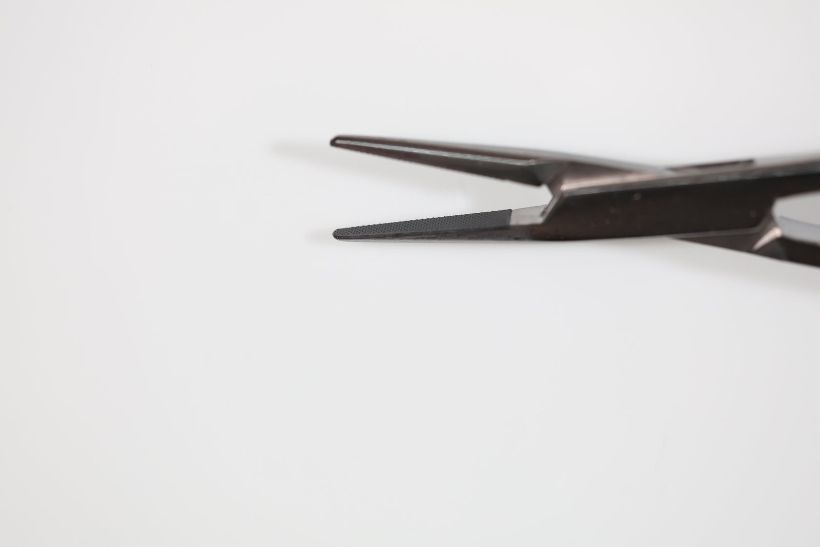 SSI Ultra 32-327 Microvascular Needle Holder, Straight, Serrated, TC, 8-1/8in