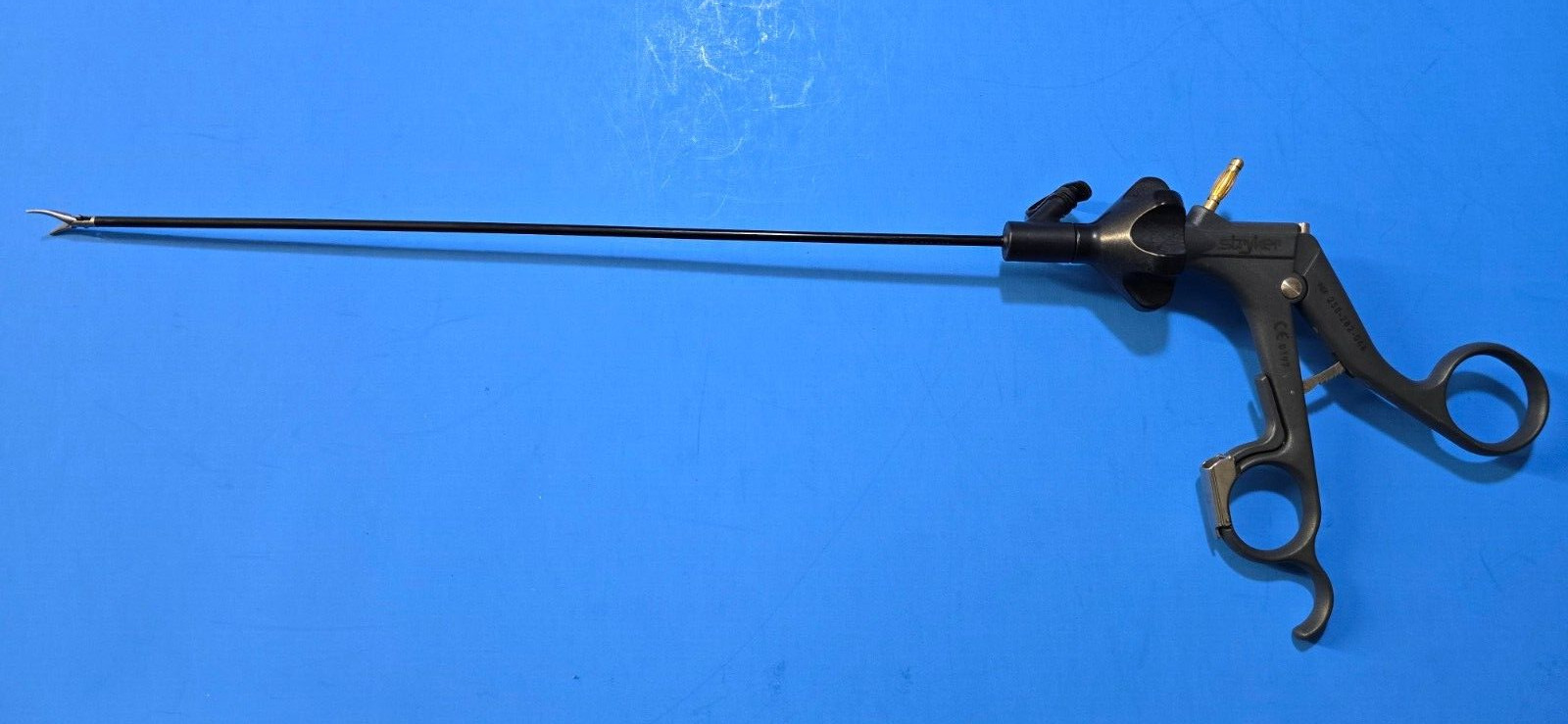 Stryker Laparoscopic Grasping Kelly Forceps 3mmx29cm Monopolar Handle