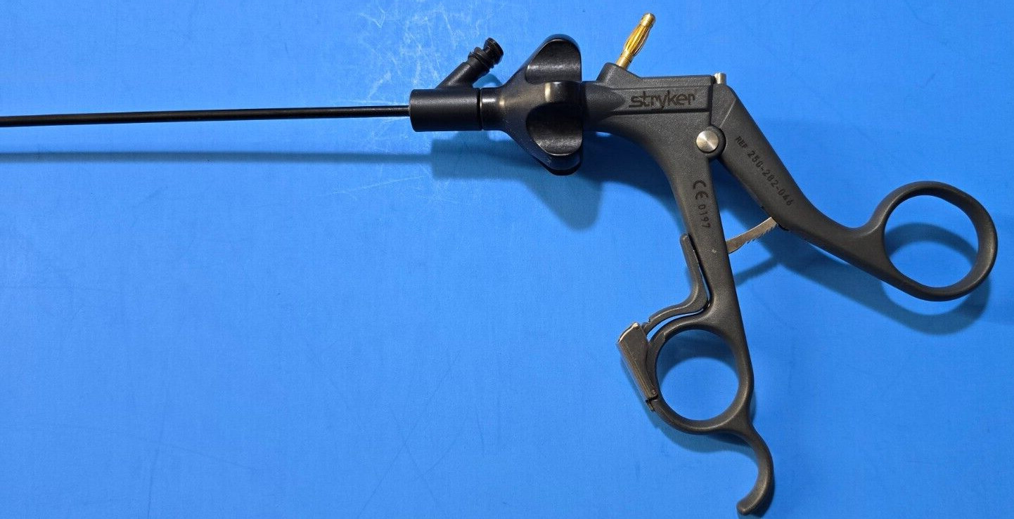 Stryker Laparoscopic Grasping Forceps 3mmx29cm Monopolar Handle