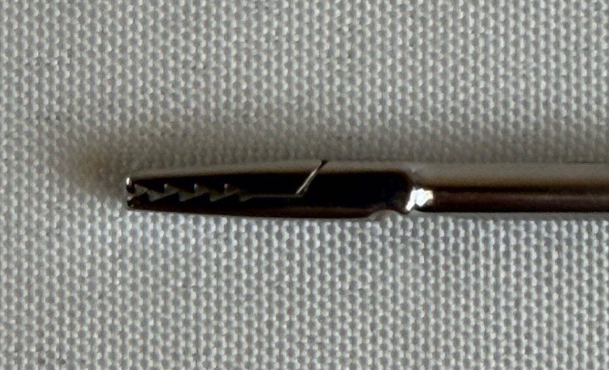 Smith & Nephew 7209493 Elite Predator Tissue Grasper w/ Slide Lock Arthroscopy