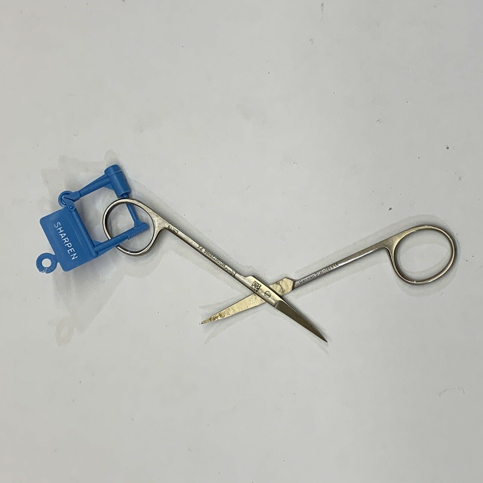 4″ Curved Knapp Iris Scissors with Sharp Tips MDS0728986 Medline