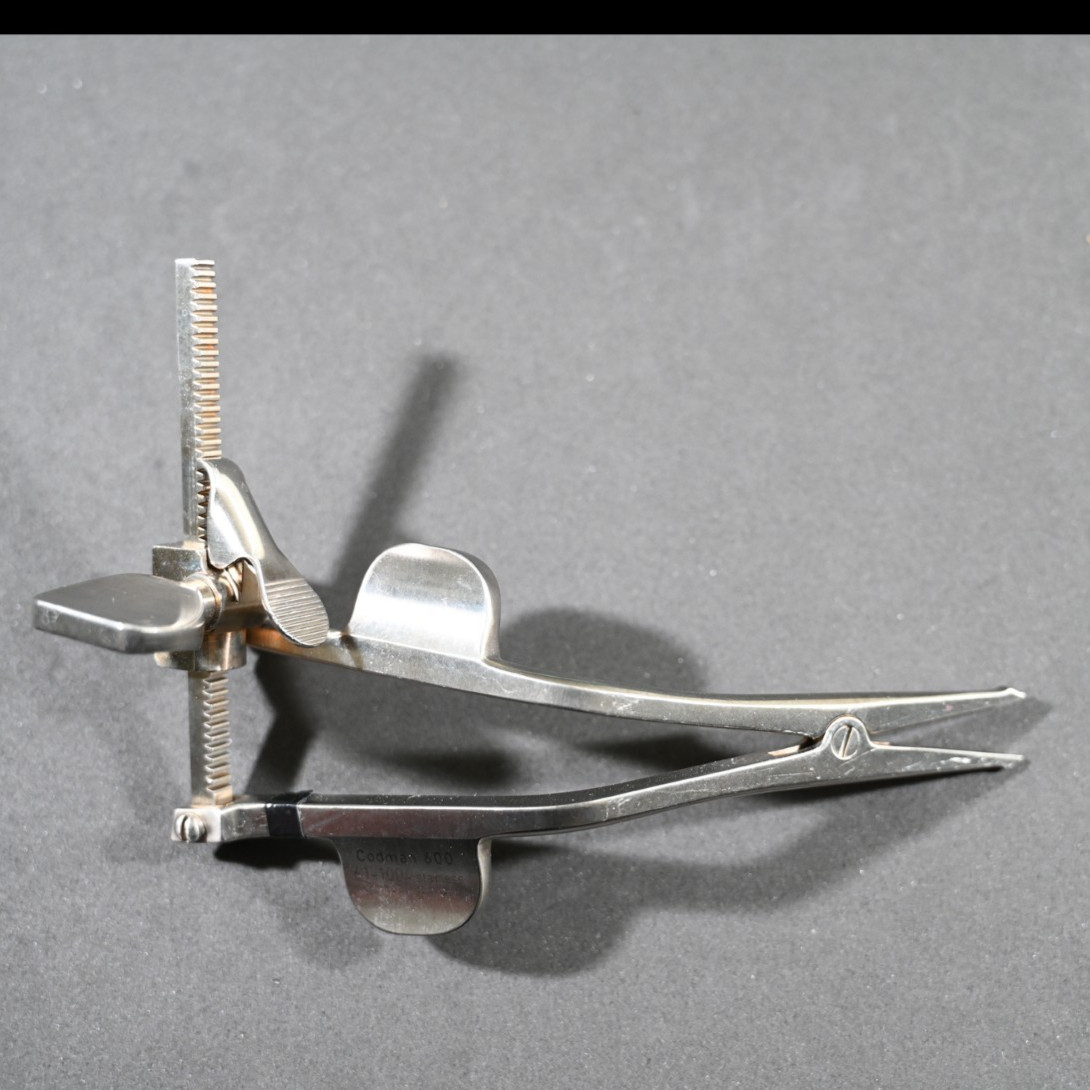 Codman 61-1004 Vertebra Spreader #1 Ratchet 5 in 19 mm Surgical Instrument
