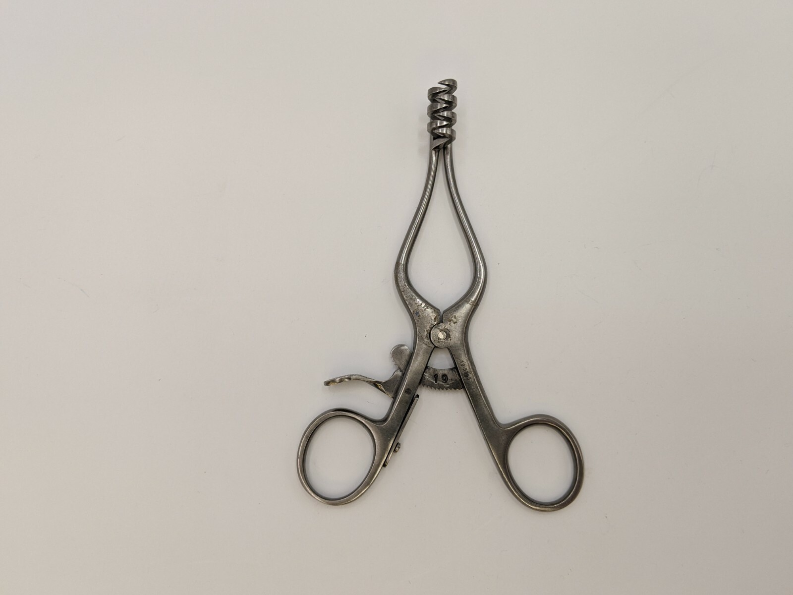 Pilling 16-5360 Self Retaining Weitlaner Retractor 3×4 Blunt Teeth 5-1/2″ USED