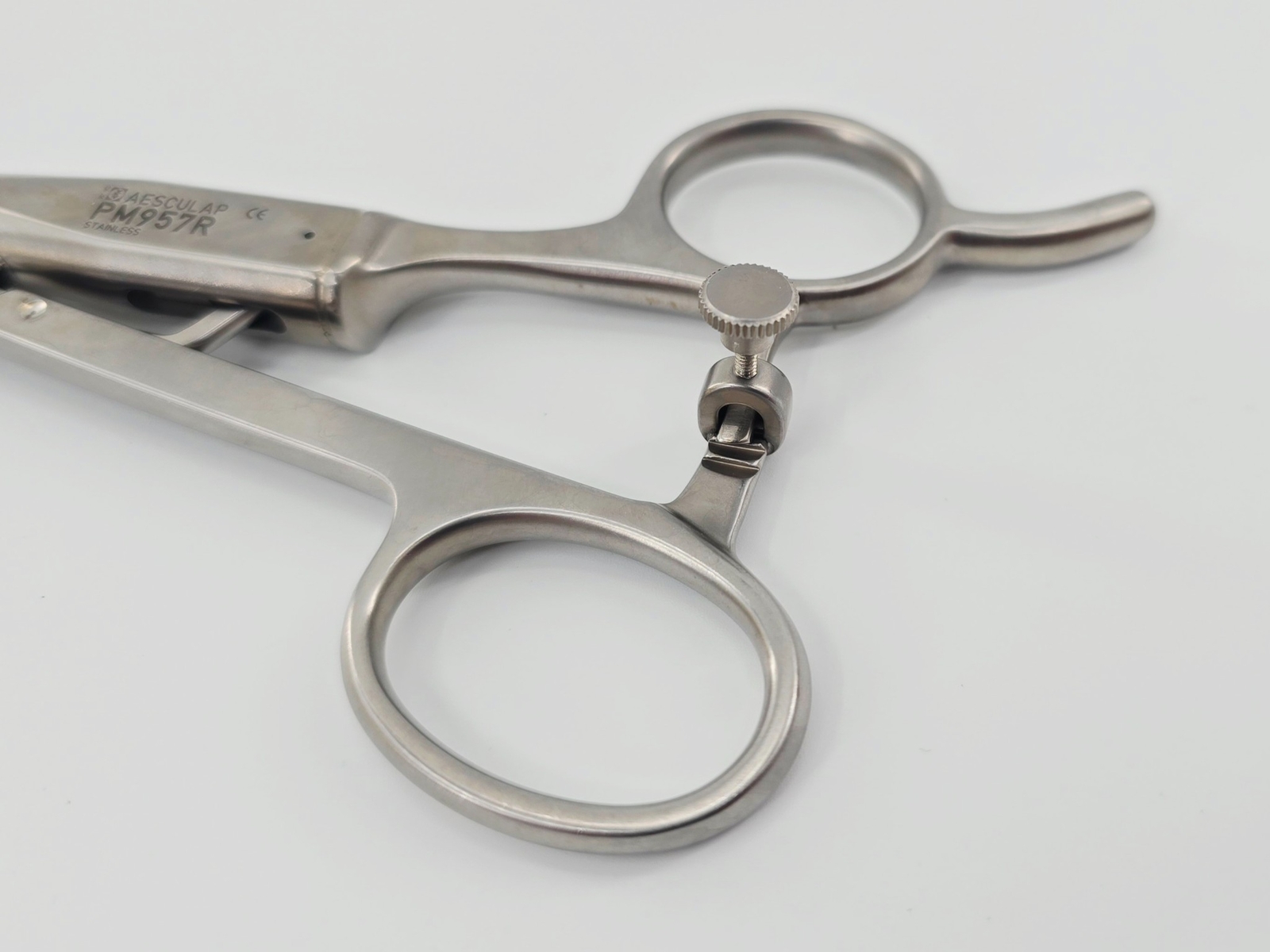 Aesculap PM957R Axial Ring Handle Only w/ Ratchet Lock 6-3/4″
