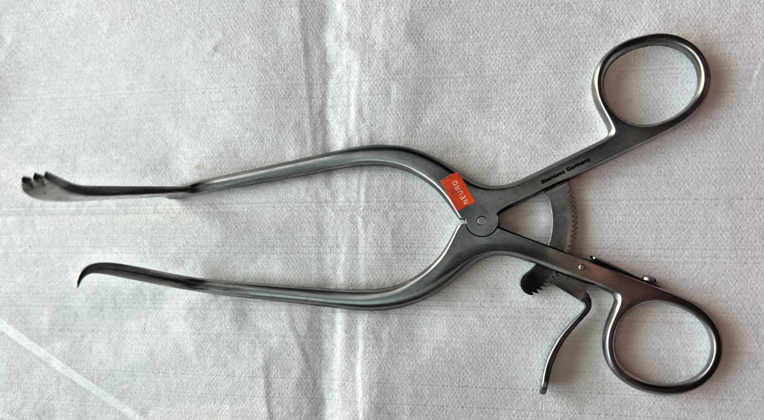 Boss 73-1136 Williams Micro Disc Retractor, self Retractor,7″,70x10mm Right hook