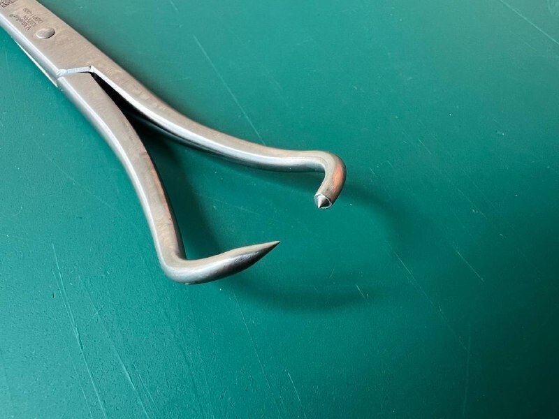 V. Mueller OS911-010 Bone Reduction Forceps Curved 1×1 Sharp Tip Prongs, 8″