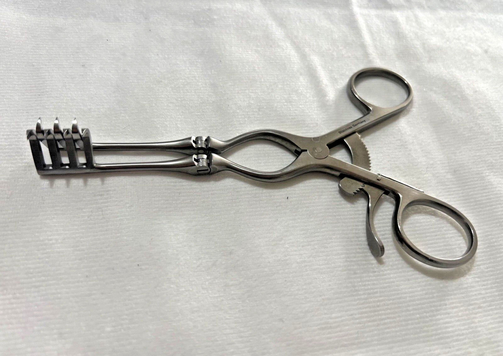 Boss 18-3075 Weitlaner Retractor w/ Hinged Arms 3×4 Sharp Prongs 6-1/2″ Length