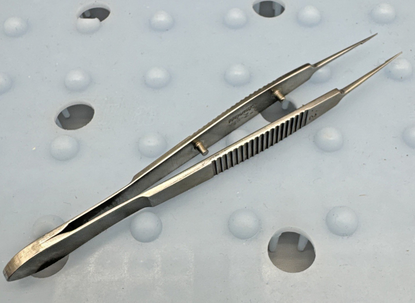 Storz E-1811 Bonn Suturing Forceps