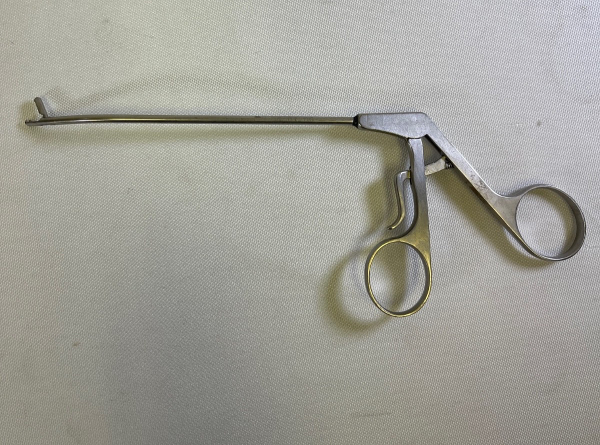 Dyonics 3963 Arthroscopic 1×2 Teeth Ratcheting Grasper Curved Right 3.4mm Shaft