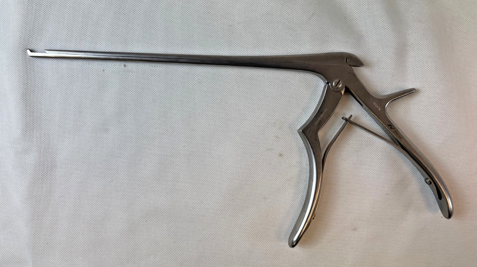 Pilling Weck 224047 2mm x 40° Up x 8″ Kerrison Rongeur Orthopedics Neurology