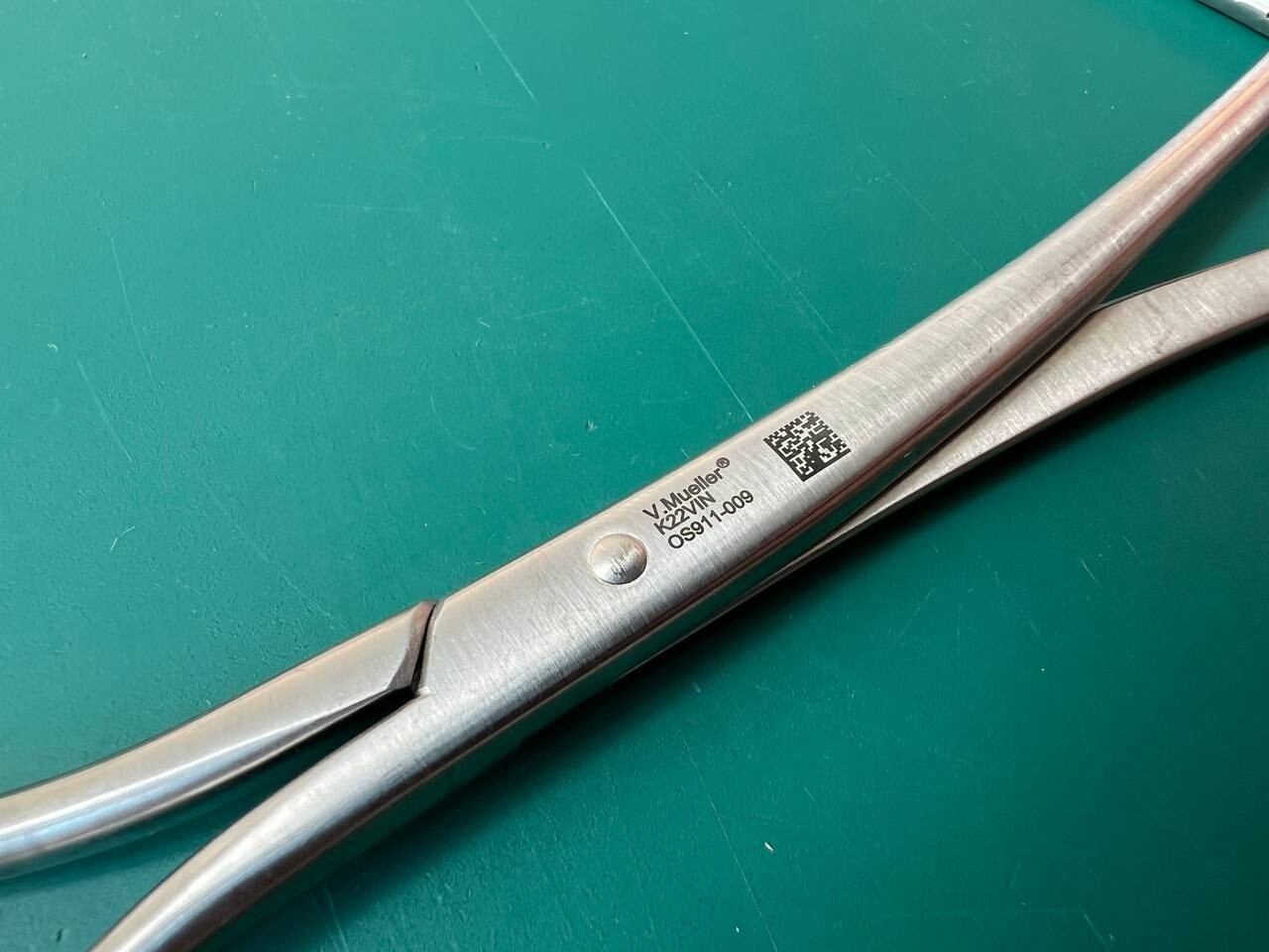 V. Mueller OS911-010 Bone Reduction Forceps Curved 1×1 Sharp Tip Prongs, 8″