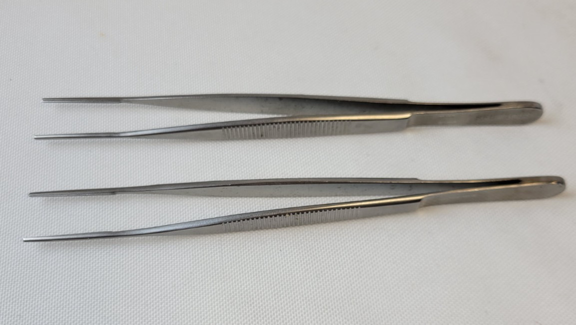 Set of 2 Codman 30-8131 DeBakey-Diethrich Vascular Forceps, 2×3 Teeth, 6″