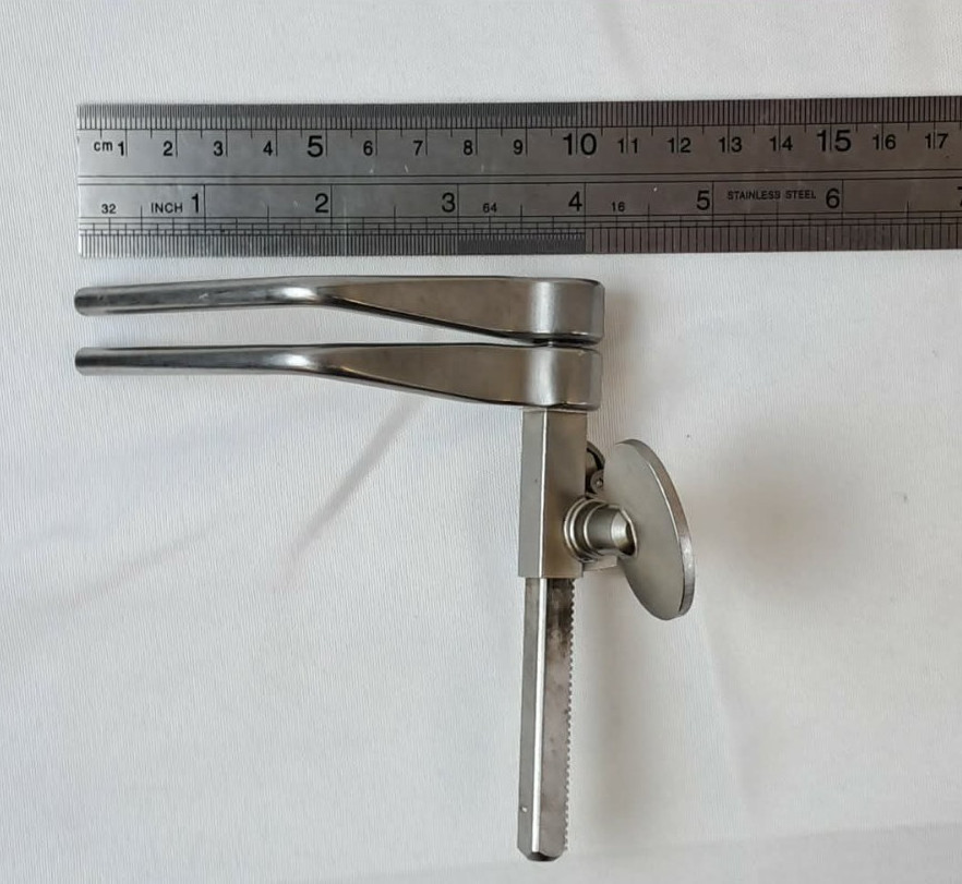 Swiss U44-631-10 / U44-621-10 Left and Right Cervical Retractor Set