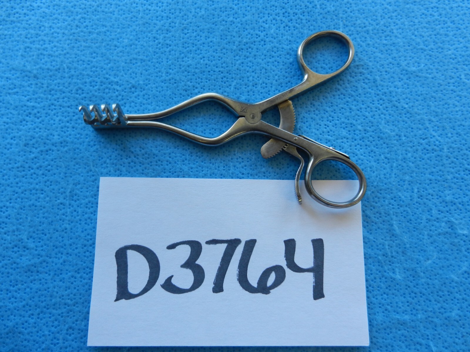 D3764 Wright Surgical 5-1/2in 3 X 4 Weitlaner Retractor