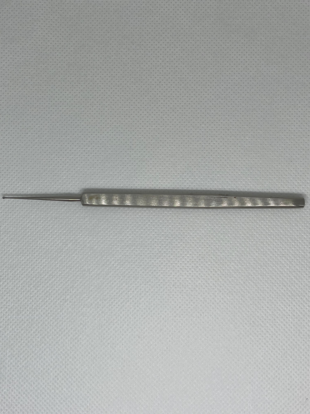 FST Micro Curette, 5.1″ Length, 0.04″ (1 mm) Sharp-Edged Cupped Tip, Excellent